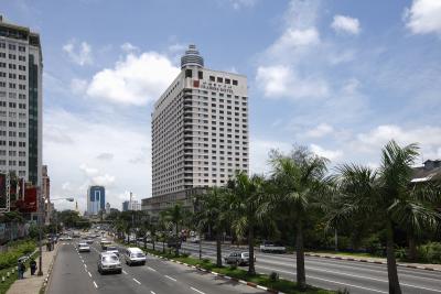 ရန်ကုန်မြို့လယ်ရှိ ကုန်သည်ကြီးများဟိုတယ်ဘေးတွင် Traders Square အမည်ရှိ ရှော့ပင်း Complex  ပါဝင်သည့် အထပ် ၂ဝ ဝန်းကျင် အဆောက်အအုံတစ်ခုဆောက်လုပ်ရန် တင်ပြထား